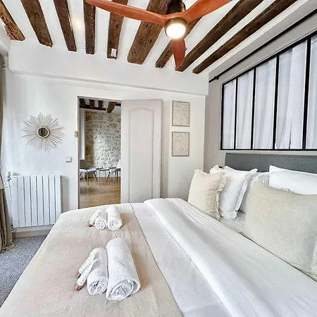 Spacious Family Flat - Le Marais * Parigi